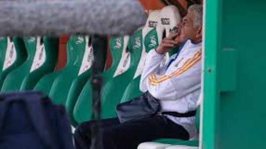 Suspenden a ‘Tuca’ Ferretti por fumar en el Santos-Tigres