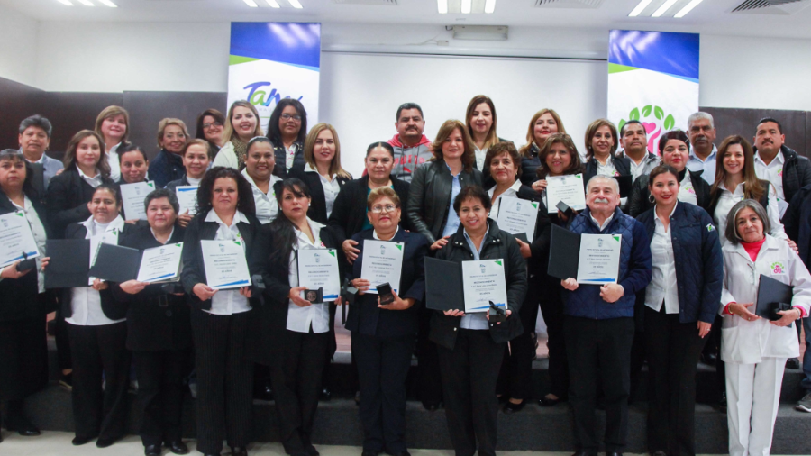 Entrega DIF Tamaulipas premio de Antig&uuml;edad