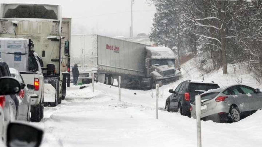 Nevada causa choque múltiple en Michigan