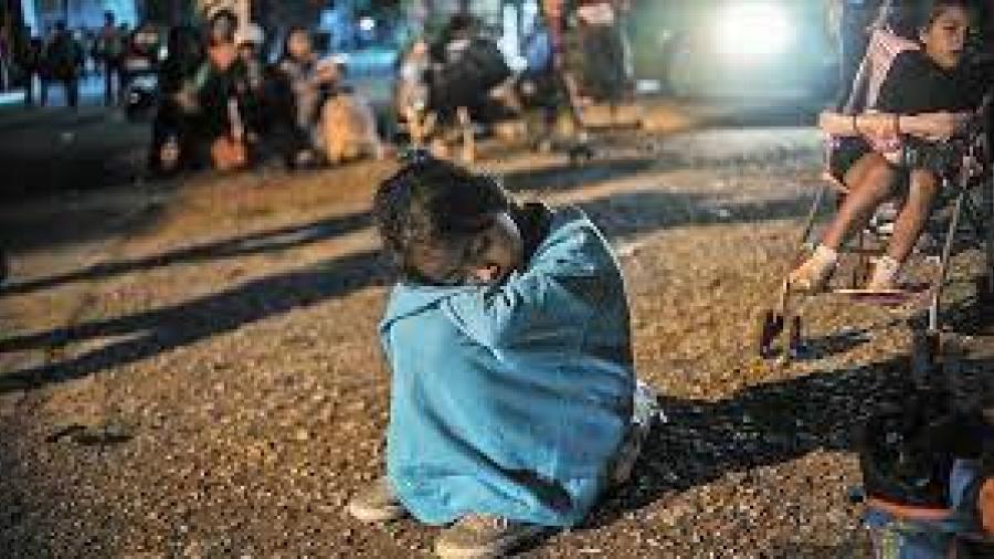 Caen cifras de niños en refugio de migrantes de emergencia