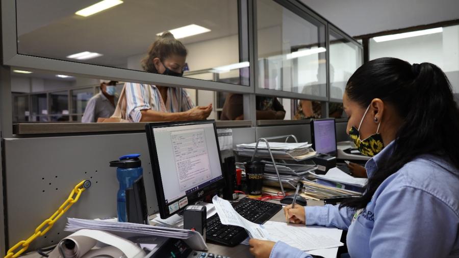 Responden usuarios a facilidades para regularizar cuentas en Comapa