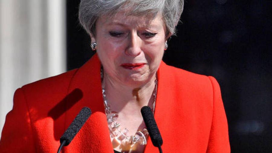 Firma Theresa May su carta de renuncia