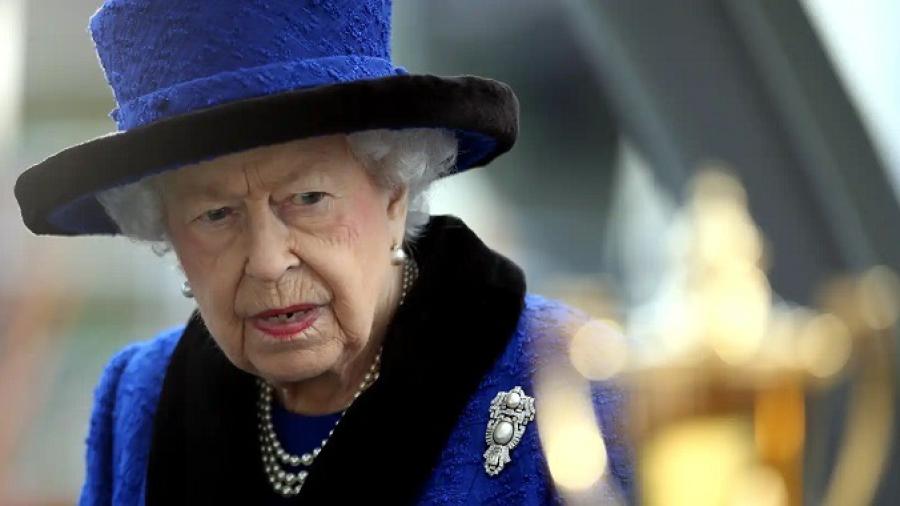 Reina Isabel II preocupa a médicos por su salud