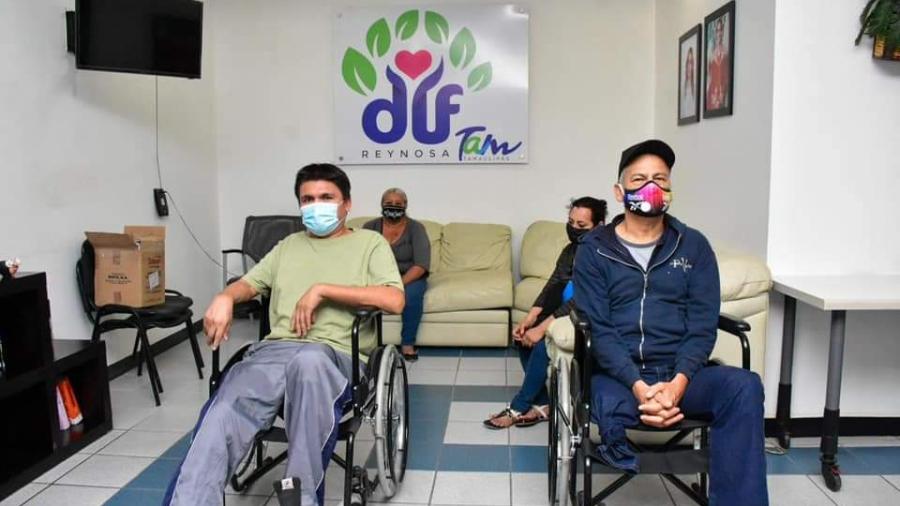 DIF Reynosa entregó sillas de ruedas