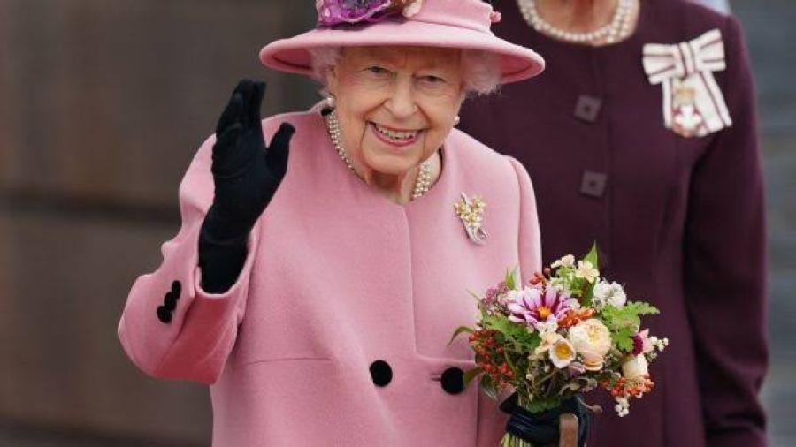Reina Isabel II rechaza el premio ‘Anciana del Año’
