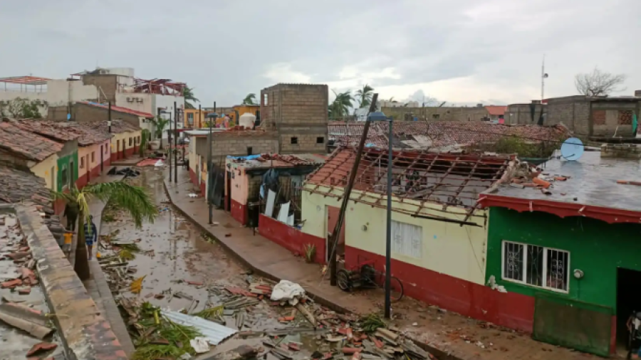 Gobierno de Nayarit anuncia suspensión de clase y labores del 24 y 25 de octubre por impacto de "Roslyn"