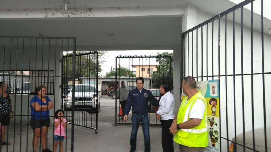 Entregan apoyo en pintura a escuela primaria