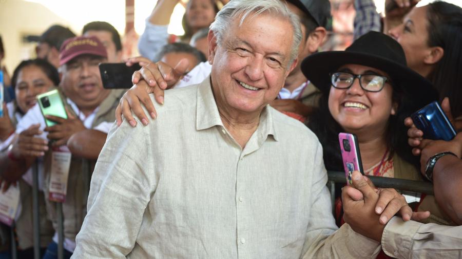AMLO anuncia avance de más del 77% en obras del Bancos del Bienestar