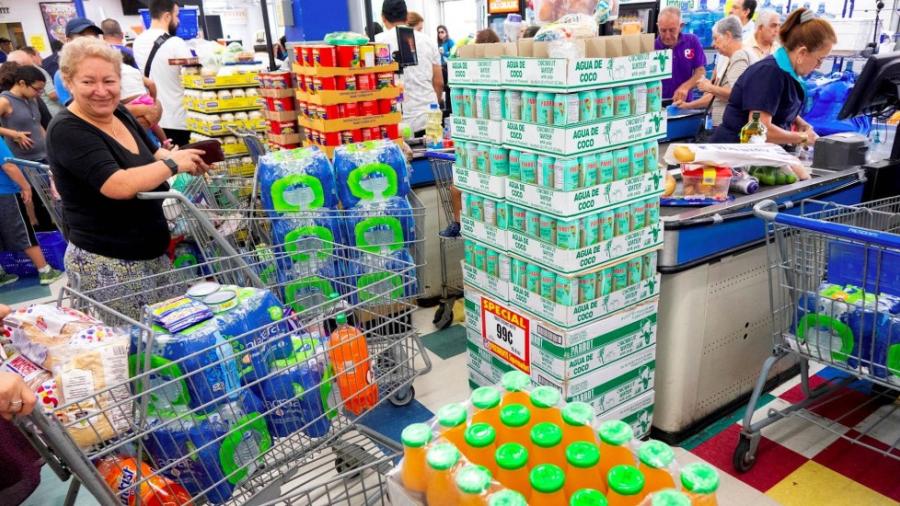 Desabastos de productos en tiendas de Miami, tras la llegada de Dorian