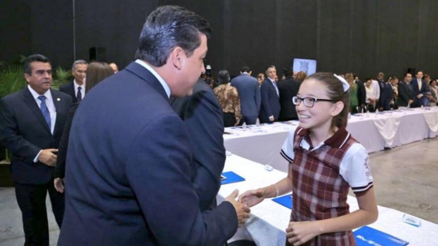 Gobernador refrenda su compromiso a niños y jóvenes de Tamaulipas