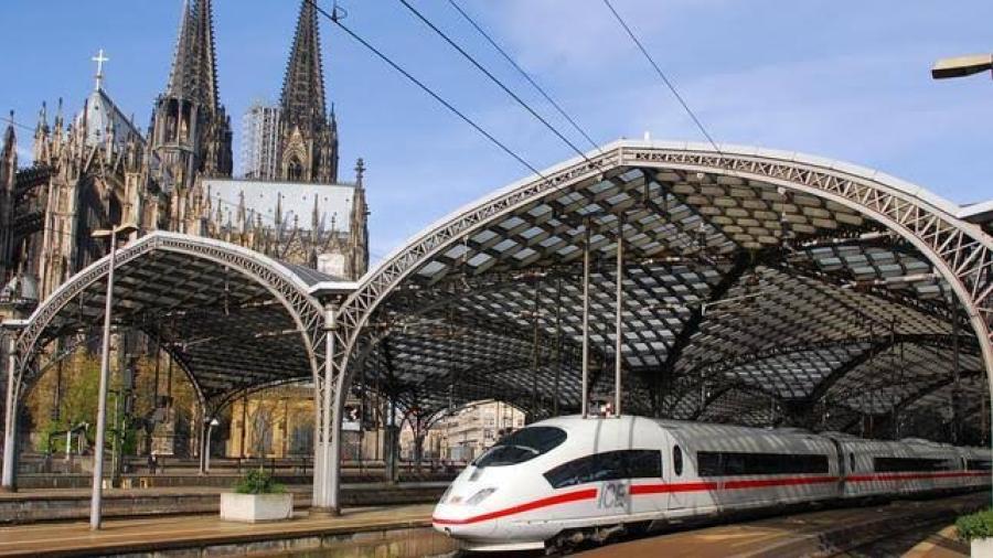 Ataque con cuchillo en tren de Alemania deja 3 heridos