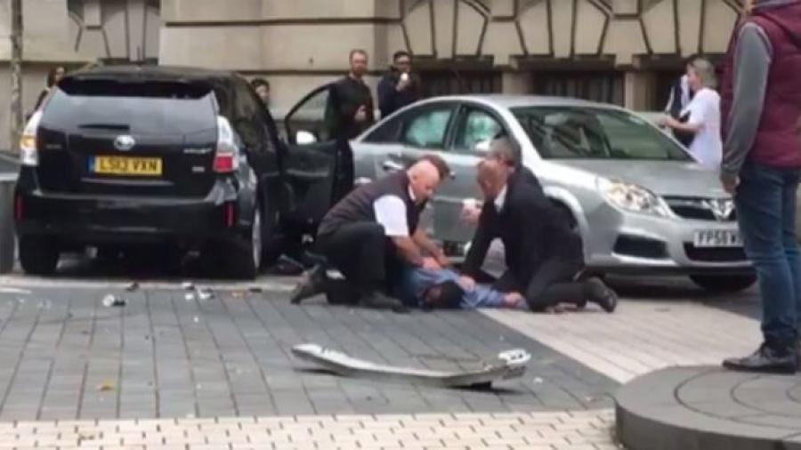Varios heridos tras atropello frente a museo de Londres