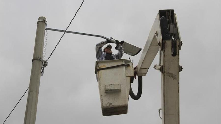 Repone Ayuntamiento 140 lámparas Led diariamente en las colonias 