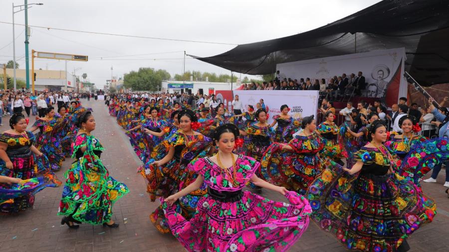 Nuevo Laredo se viste de fiesta con desfile del 113 aniversario de la Revolución Mexicana