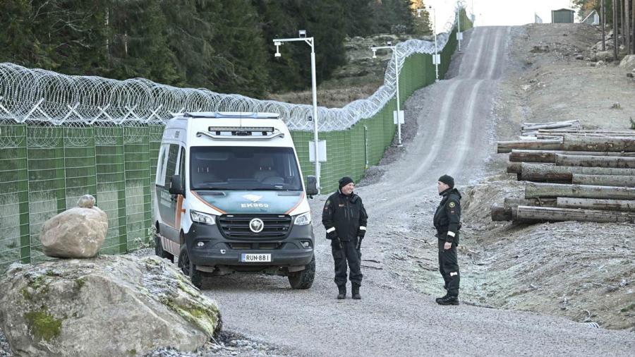 Finlandia cierra cuatro pasos fronterizos con Rusia para frenar la llegada de refugiados