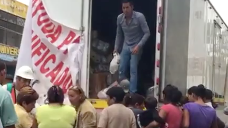 Toman ciudadanos de Jojutla repartici&oacute;n de despensas