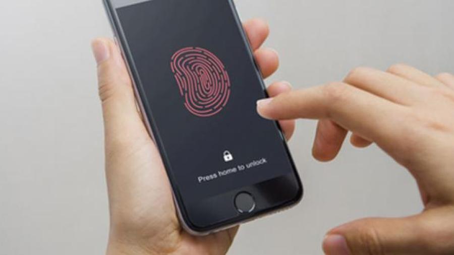 Irrumpen funeral para desbloquear teléfono con el dedo del cadáver