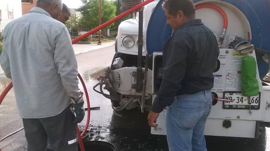 Comapa trabaja con equipo vactor