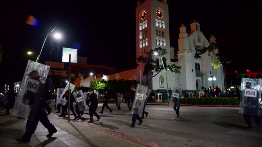 Desalojan a normalistas que tomaron Palacio de Gobierno en Chiapas