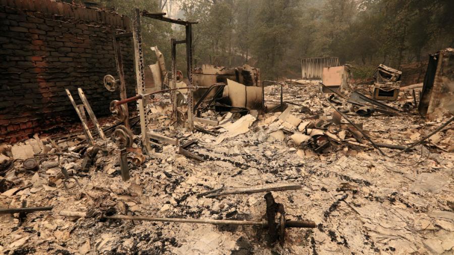 Al menos 8 muertos por incendios en California