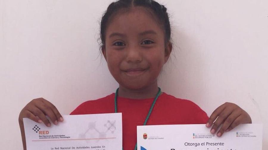 Niña mexicana recibe premio nuclear de ciencia