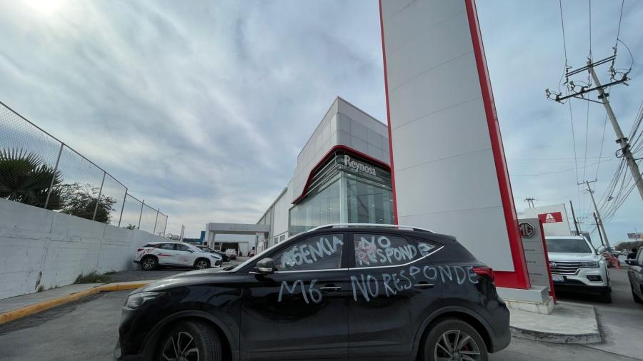 Cliente protesta contra MG por camioneta defectuosa