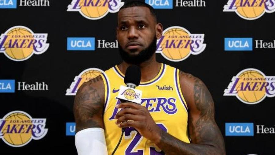 LeBron James habla por primera vez con medios como jugador de Lakers