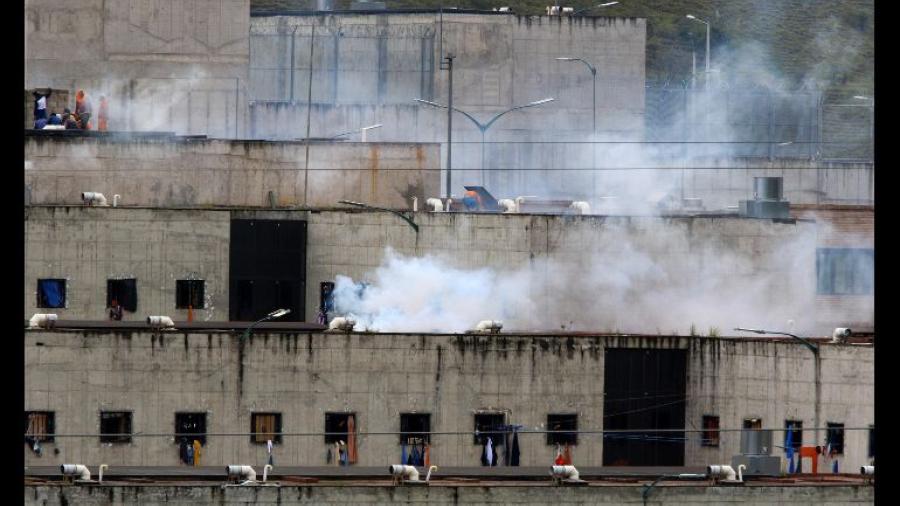 Motines simultáneos en tres cárceles de Ecuador dejan al menos 62 muertos