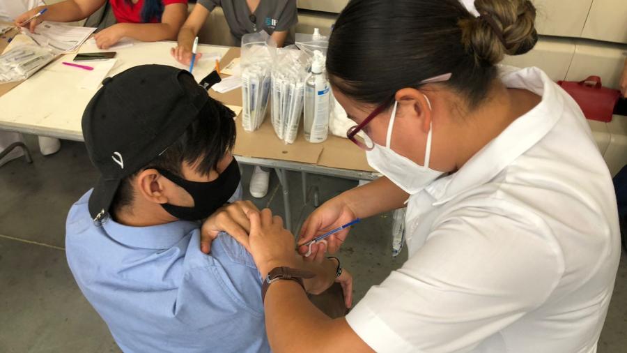 Jornada de vacunación se extenderá hasta las 20 horas: Jr. Gómez Leal