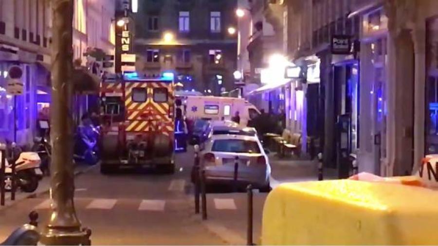 Ataque con cuchillo en París deja al menos un muerto y 8 heridos