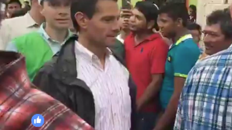 Recorre EPN comunidad de Chiapas dañada por sismo