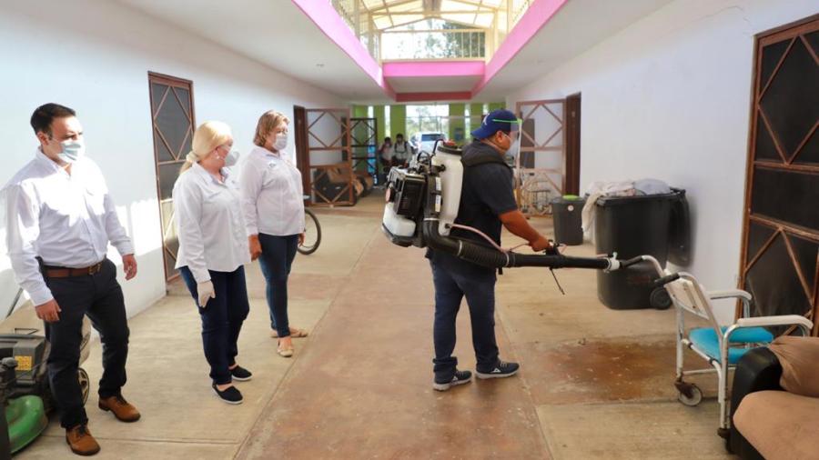 Sanitizan instalaciones de la Hacienda del Abuelito