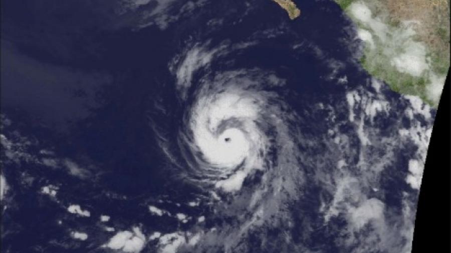 Tormenta tropical Irwin se intensifica a huracán categoría 1