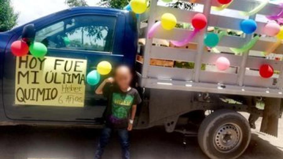 Niño de 6 años vence el cáncer y celebra su última quimioterapia