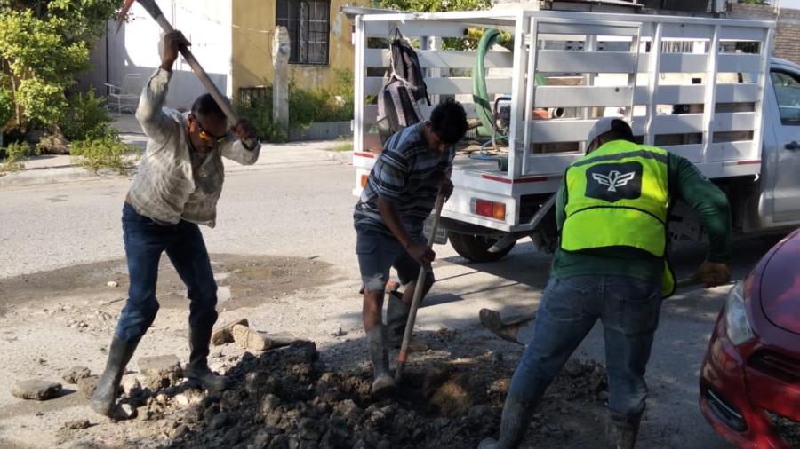 Reparó COMAPA fugas de agua potable en el fraccionamiento San Valentín