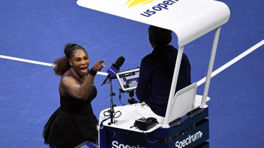 Serena Williams es multada por comportamiento