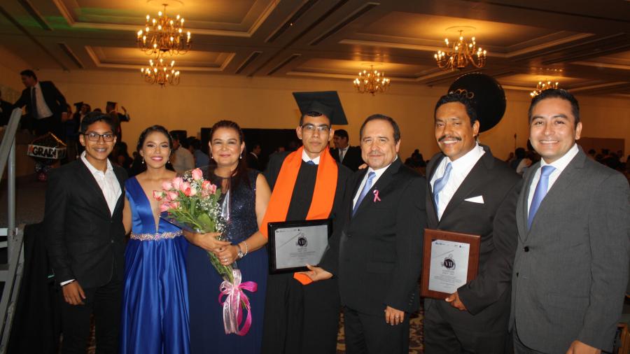 Reciben 199 j&oacute;venes su t&iacute;tulo profesional