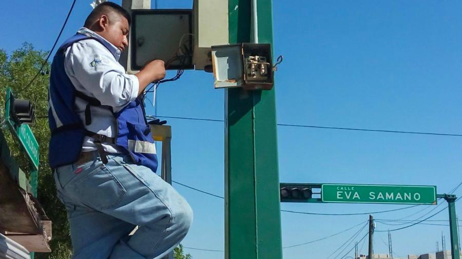 Trabajan en sincronización de semáforos en Nuevo Laredo