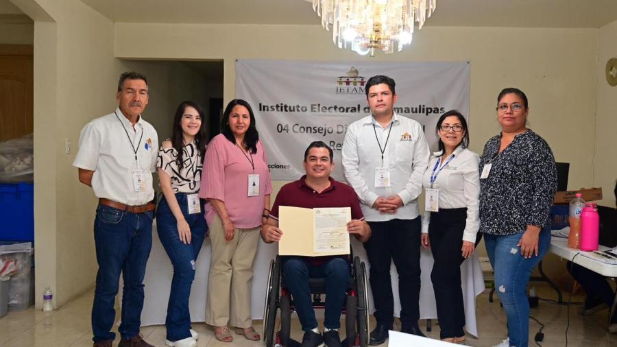 Recibe Marco Gallegos constancia de triunfo en el IV Distrito Electoral