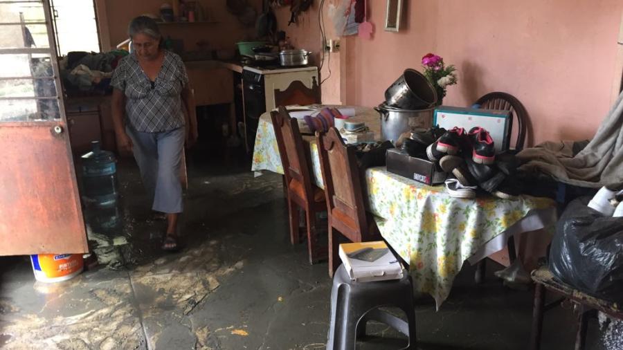 Aguas negras inundan domicilios de la colonia Tampico - Altamira