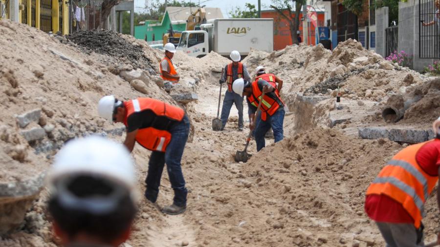 Avanzan trabajos de colector de aguas residuales en Colonia Hidalgo 