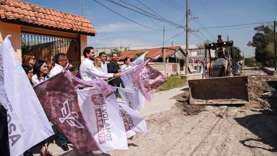 Cumple Carlos Peña Ortiz compromiso con vecinos de la calle Llera