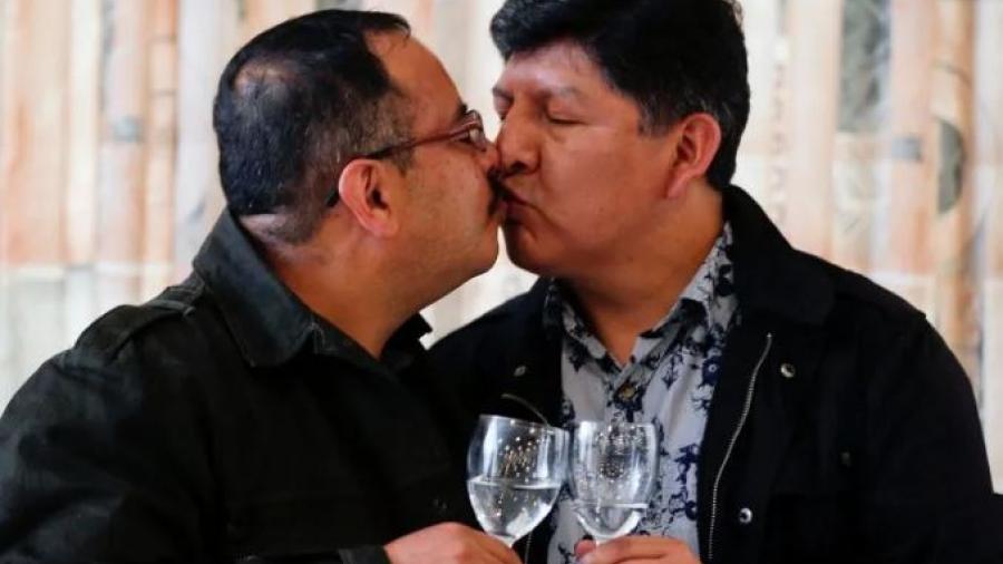  Pareja homosexual en Bolivia logra que se registre su unión civil 