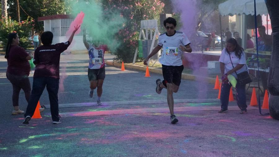 Disfrutan más de 700 atletas carrera joven 