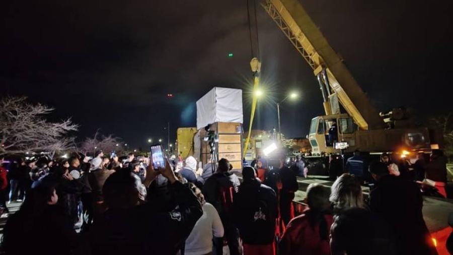 Jirafa “Benito” inicia viaje rumbo a Africam Safari en Puebla