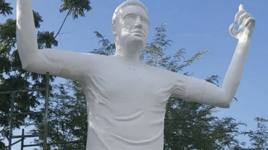 La estatua de Falcao que no se parece en nada a él