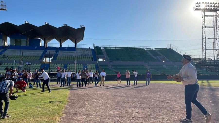 Inician trabajos de remodelación en parque de beisbol Adolfo López Mateos